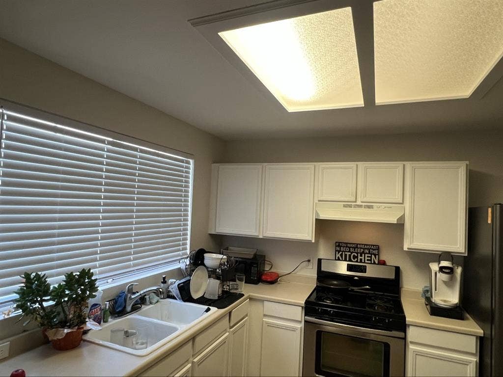 ROOM IN A SPACIOUS APARTMENT