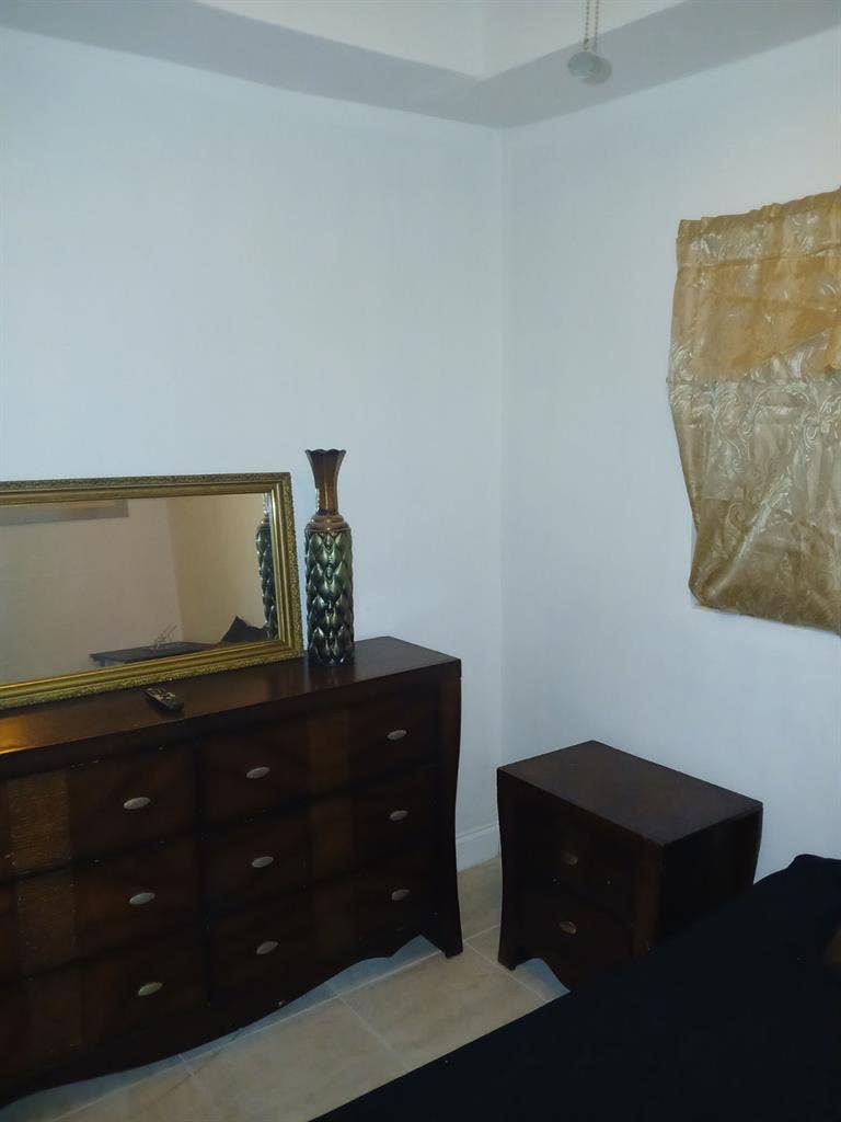 Room available with shared bathroom