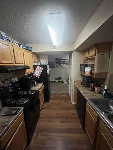 Roommate search!!