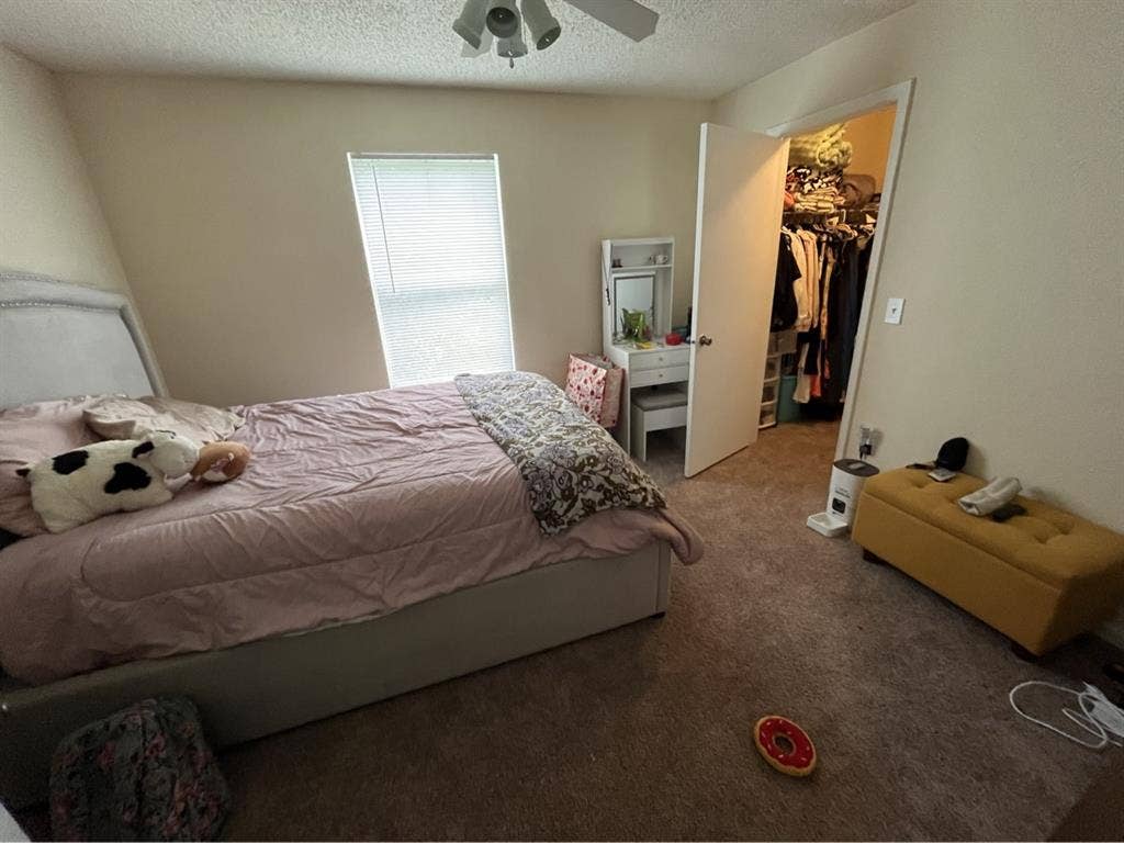 bedroom only girls available !