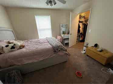 bedroom only girls available !