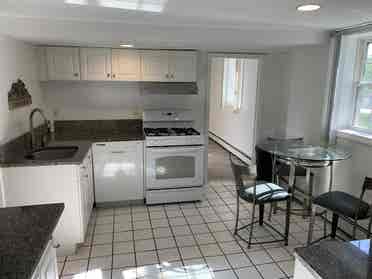 UNH Students  bath apartment