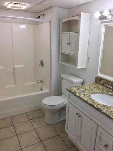 UNH Students  bath apartment