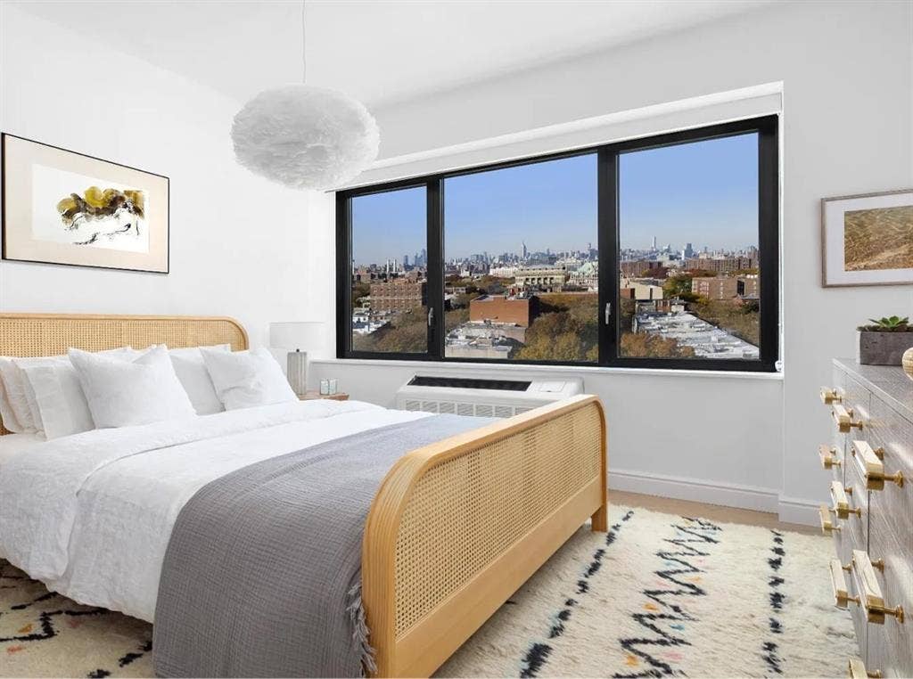 ba,— Apartment available!