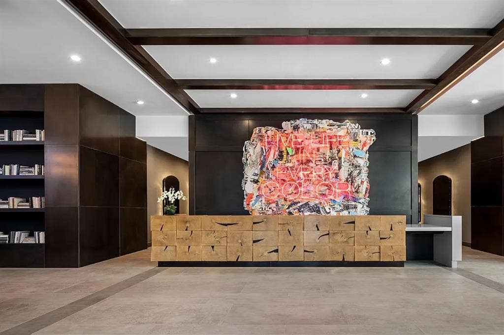 ba,— Apartment available!