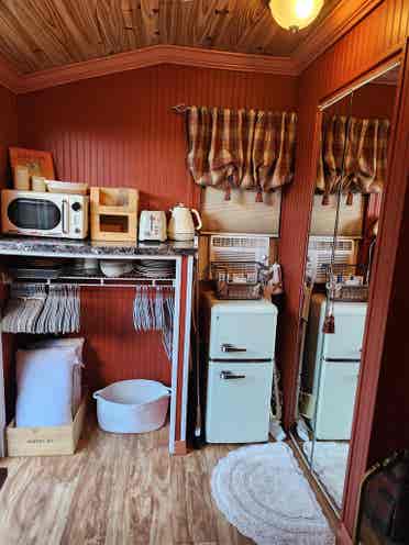 Tiny cottage efficiency for rent