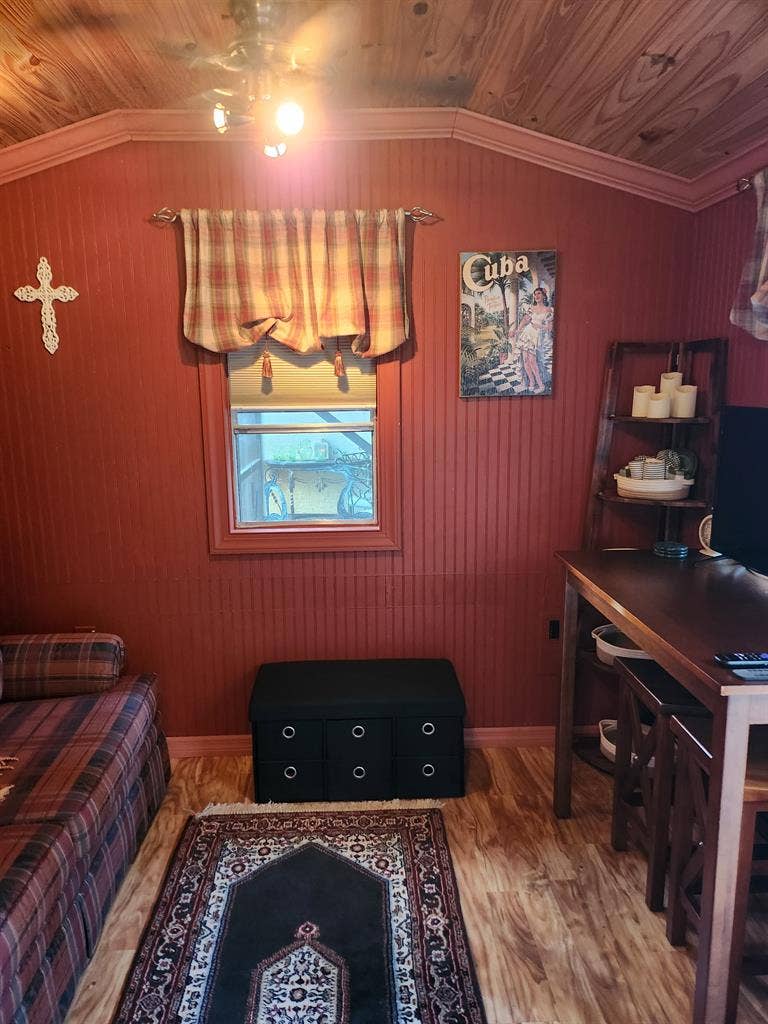 Tiny cottage efficiency for rent