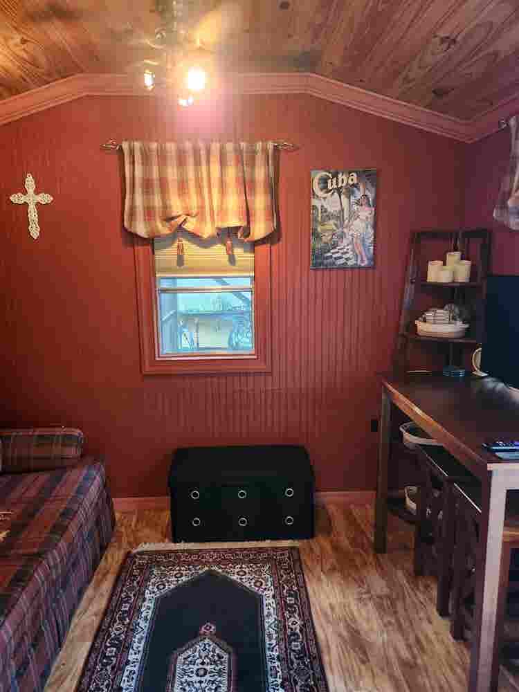 Tiny cottage efficiency for rent
