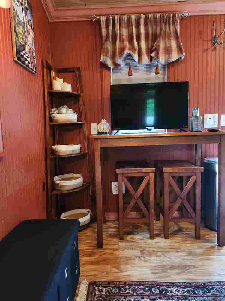 Tiny cottage efficiency for rent