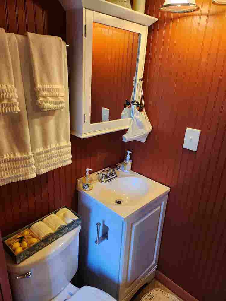 Tiny cottage efficiency for rent