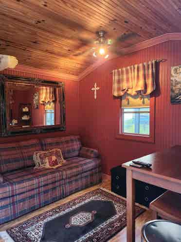Tiny cottage efficiency for rent