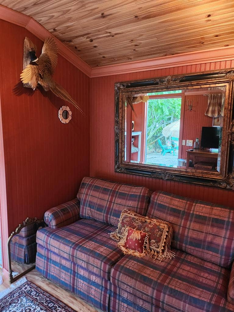 Tiny cottage efficiency for rent