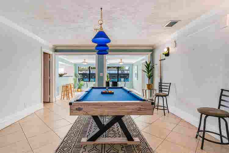 Spacious Home Pool Table WiFi & A/C