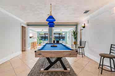 Spacious Home Pool Table WiFi & A/C