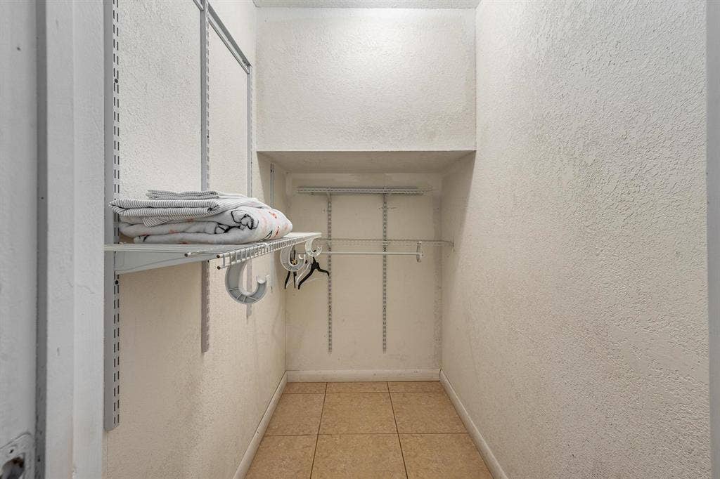 Spacious Home Pool Table WiFi & A/C