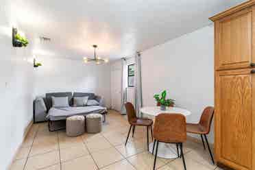 Spacious Home Pool Table WiFi & A/C
