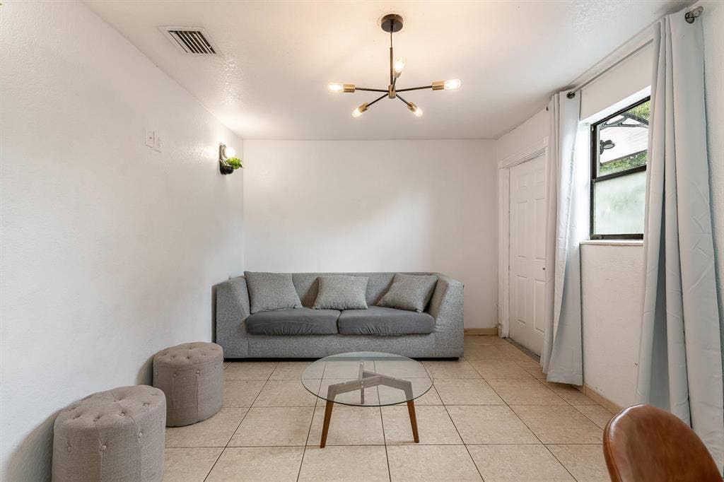 Spacious Home Pool Table WiFi & A/C