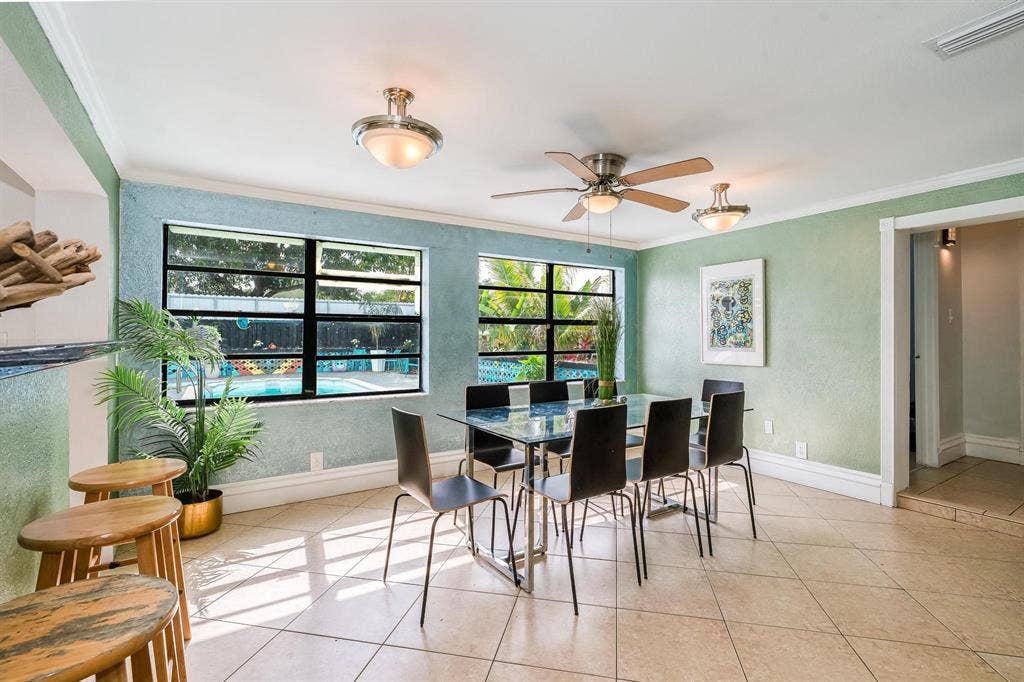 Spacious Home Pool Table WiFi & A/C