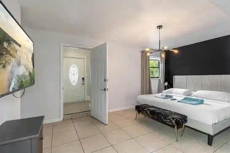 Spacious Home Pool Table WiFi & A/C