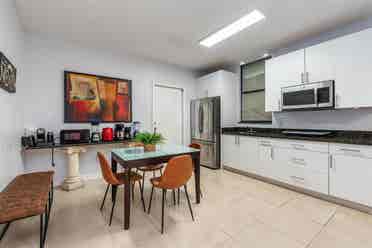 Cozy Functional Home Great Location