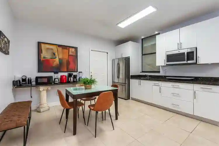 Cozy Functional Home Great Location