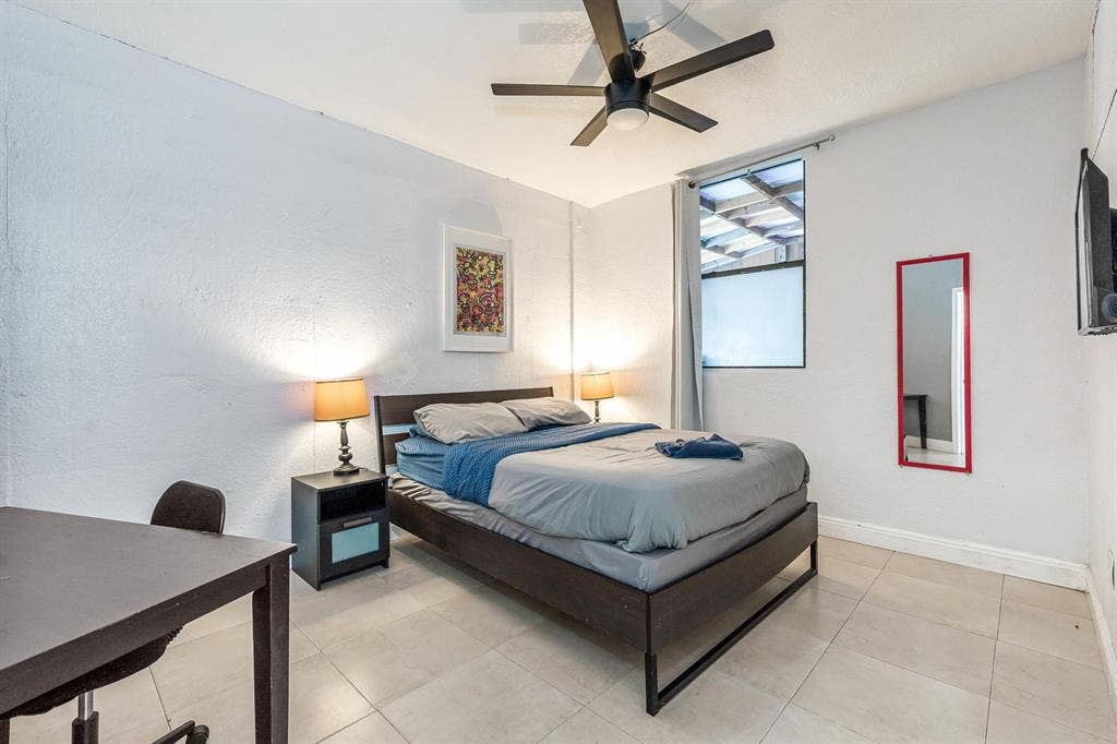 Cozy Functional Home Great Location