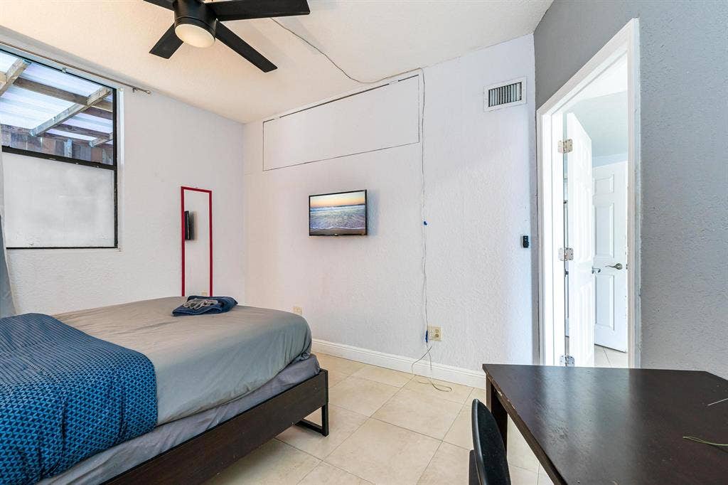 Cozy Functional Home Great Location