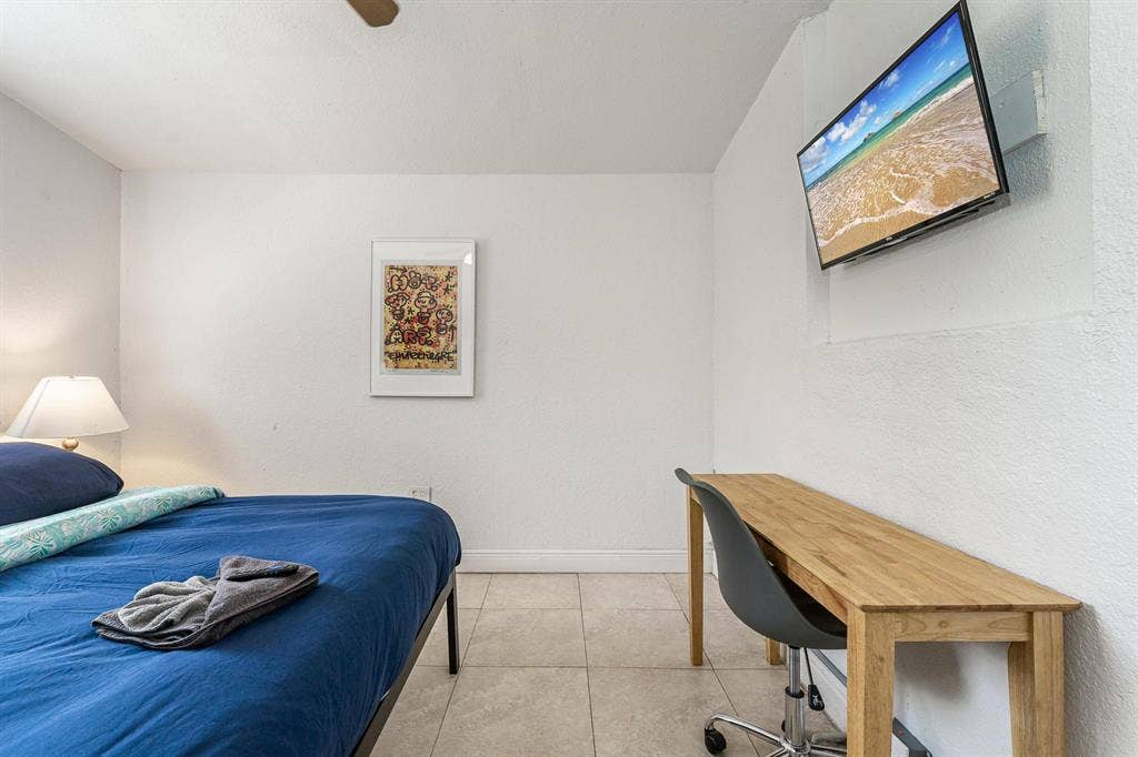 Cozy Functional Home Great Location