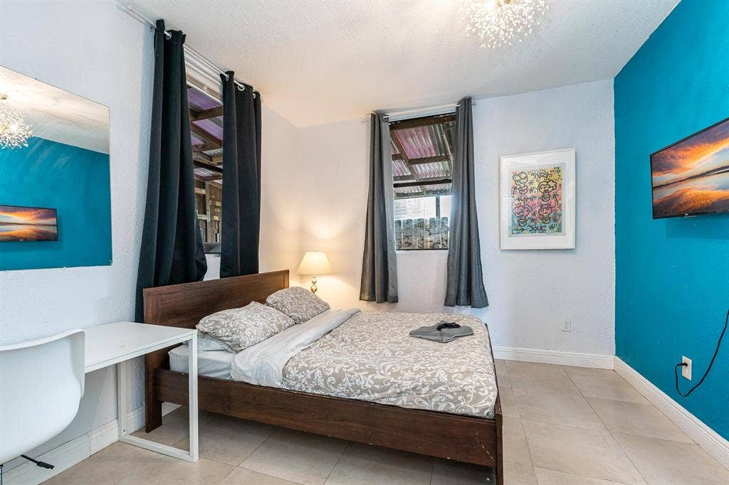 Cozy Functional Home Great Location