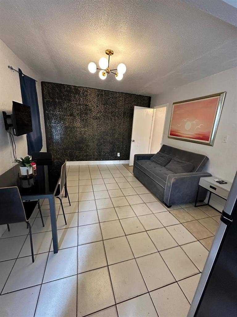 Bright and Spacious Studio Stay