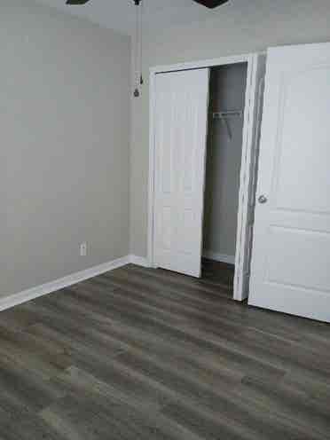 Single mom Looking for roommate!