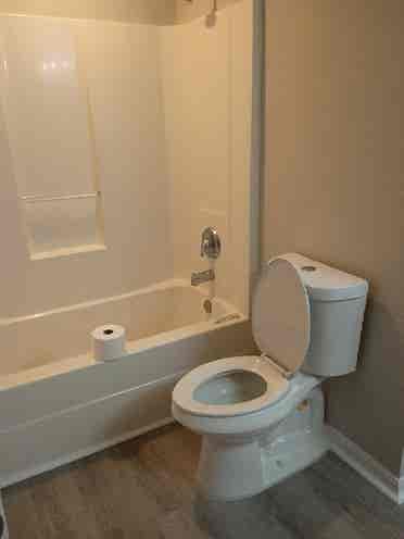 Single mom Looking for roommate!