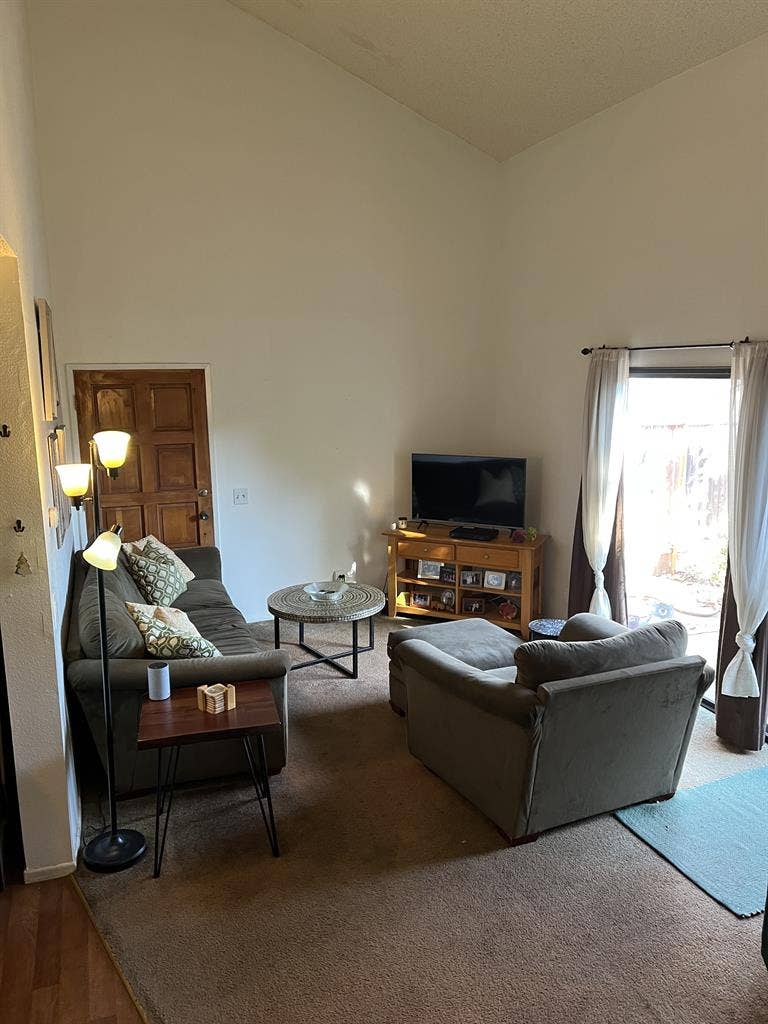 ROOM FOR RENT CLOSE TO BEACH