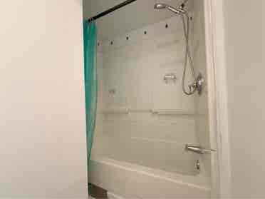 Room in 2BR – Move in May