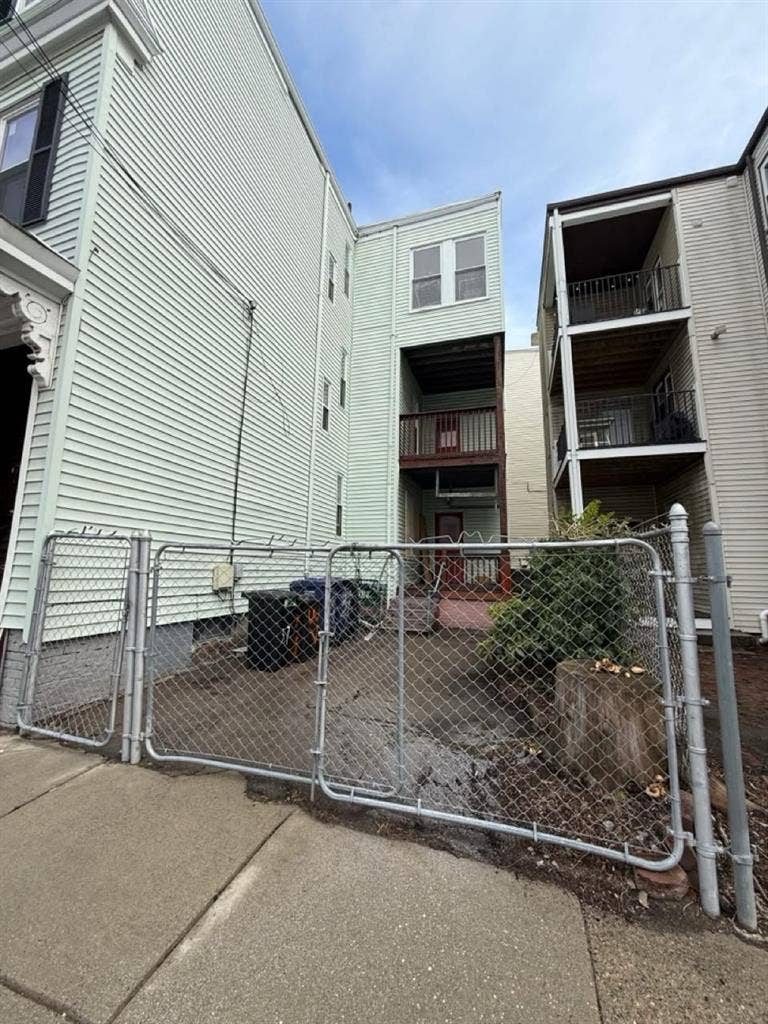 Room in 2BR – Move in May