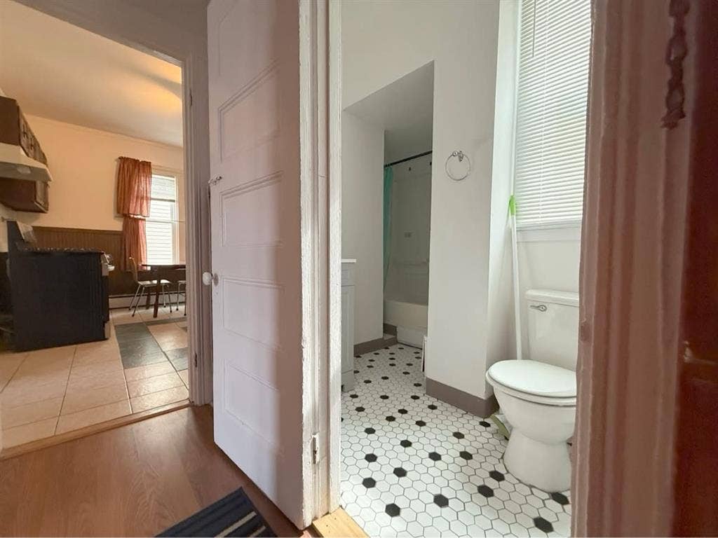 Room in 2BR – Move in May