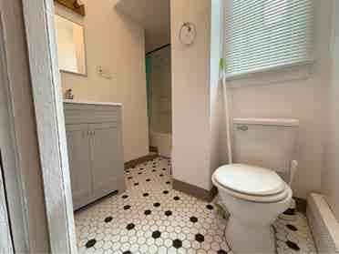 Room in 2BR – Move in May