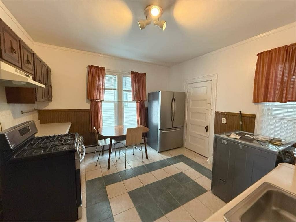 Room in 2BR – Move in May