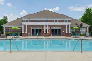 Looking for a third roomie for Aug