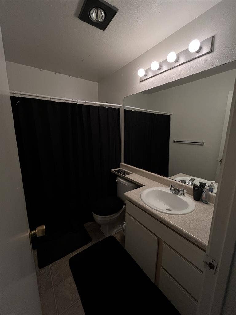 Looking for a Roommate!