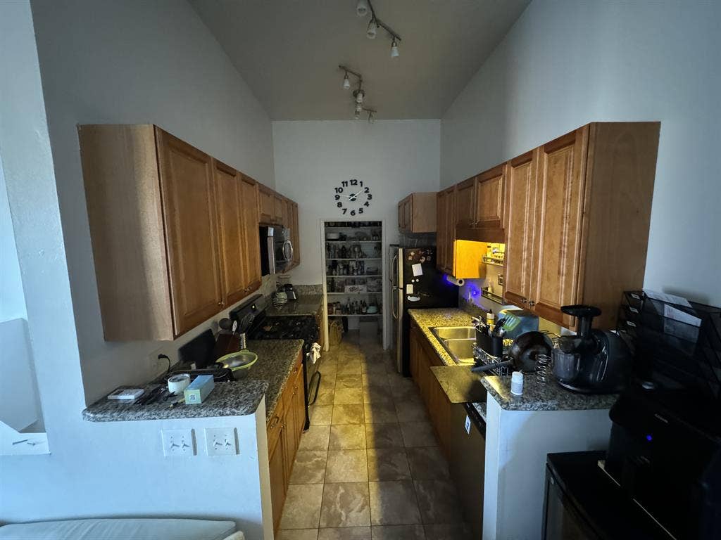 Furnished room, private bath & roof