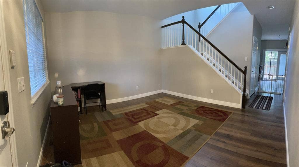 Private room in house share