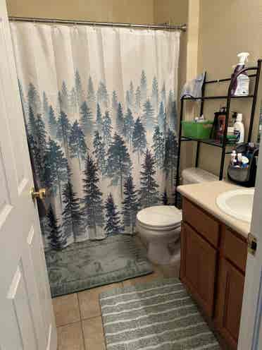 Private room in house share