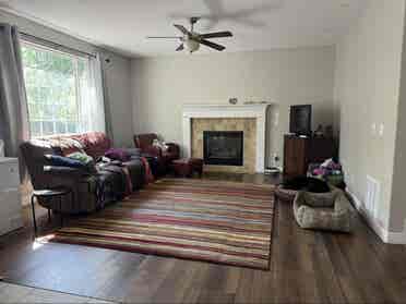 Private room in house share