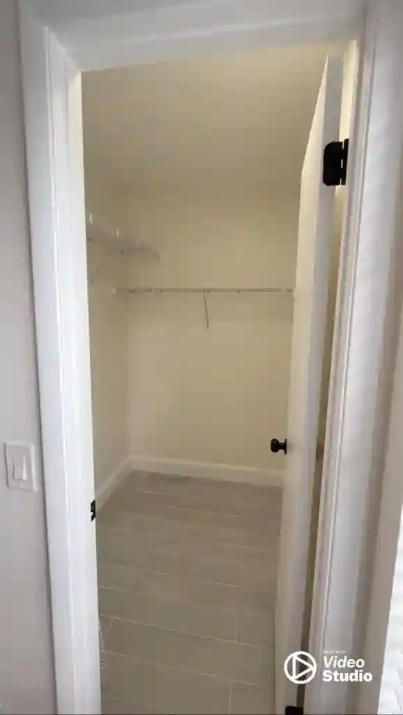 Priv.Bath!! All Included Wmn Only