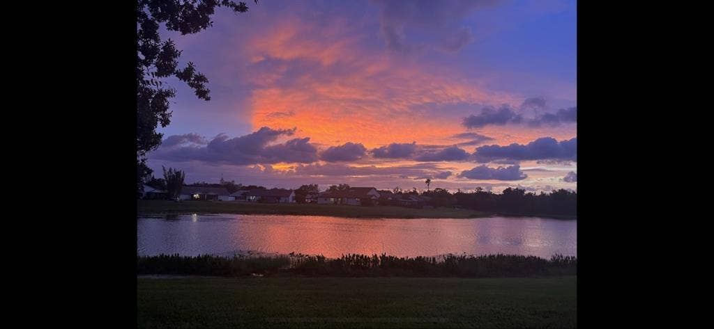 Priv.Bath!! All Included Wmn Only