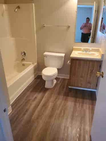 Looking for long term roommate