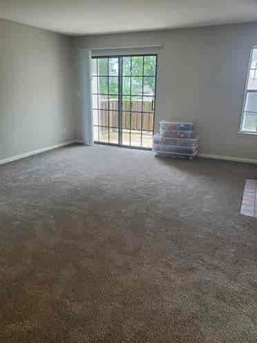 Looking for long term roommate