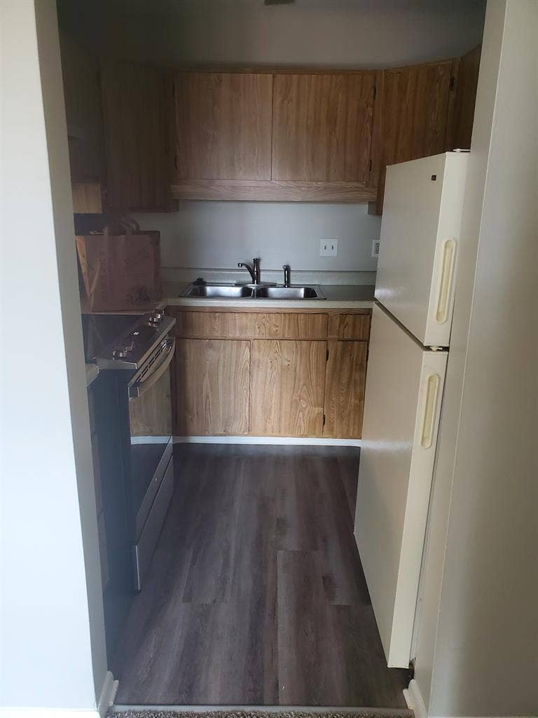 Looking for long term roommate