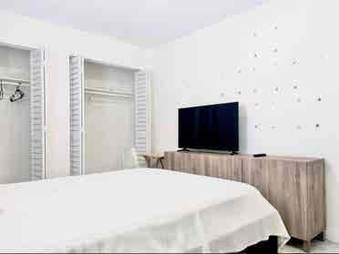 Midtow (Edgewater) private room